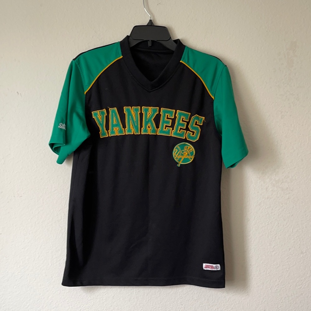 Stitvhes. Size S. Color Black & green